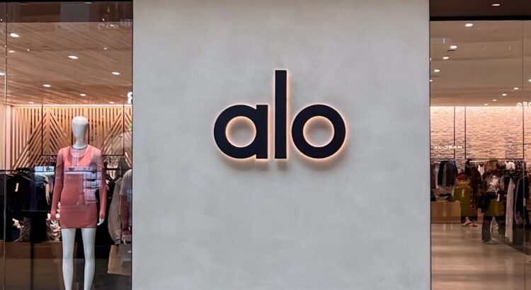 Alo Yoga : que valent vraiment ces ensembles à plus de 200 € portés par les Kardashian ? Tests et avis sans filtre