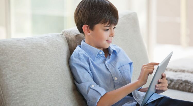 Noël 2025 : Ces 10 cadeaux high tech vont faire un carton chez les enfants cette année (et vous éviter le flop !)