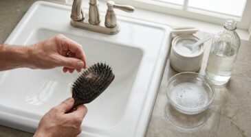 Vous avez les cheveux gras ? Cette erreur que tout le monde fait dans sa salle de bain pourrait bien être la vraie raison