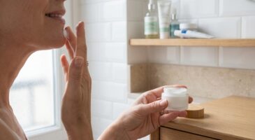 J&rsquo;ai testé cette crème anti-âge à moins de 20 € que tout le monde s&rsquo;arrache, elle promet 4x moins de rides : miracle ou gros coup de bluff ?