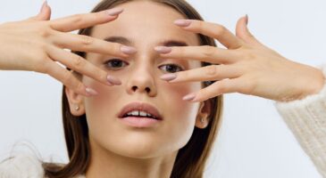 Le make-up métallique va cartonner en 2026 : 12 produits à shopper maintenant pour avoir un temps d’avance