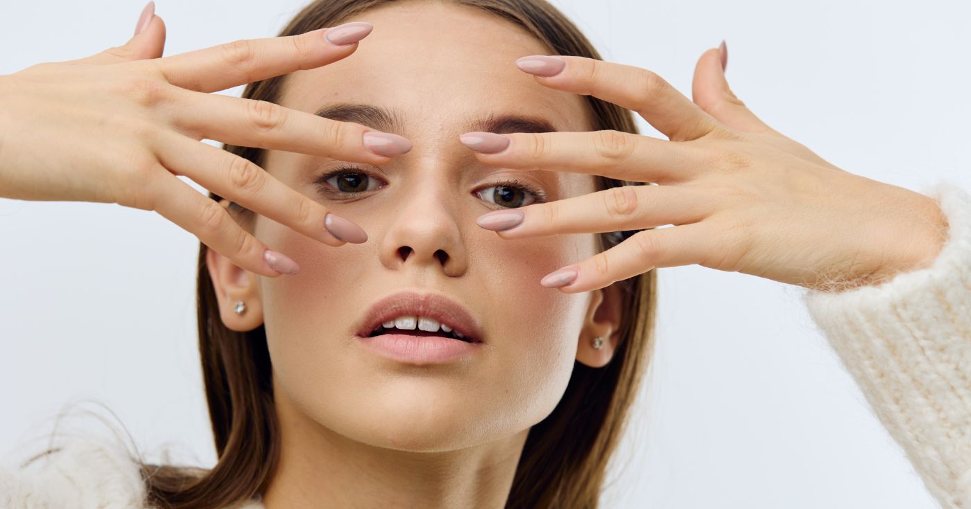 Le make-up métallique va cartonner en 2026 : 12 produits à shopper maintenant pour avoir un temps d’avance