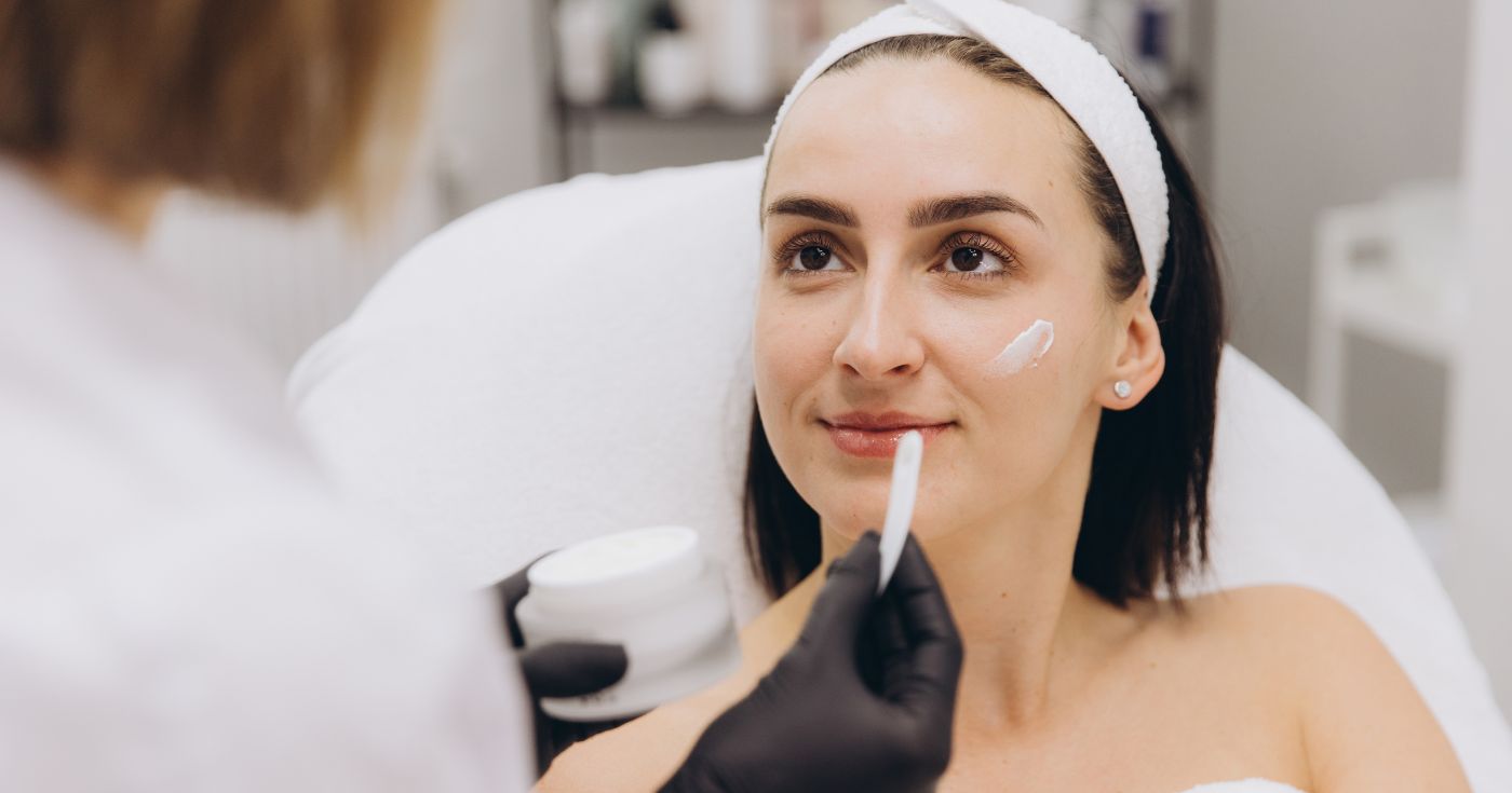 Rides dès 30 ans : ces soins notés 100/100 sur Yuka sont recommandés par les dermatologues avant qu’il ne soit trop tard