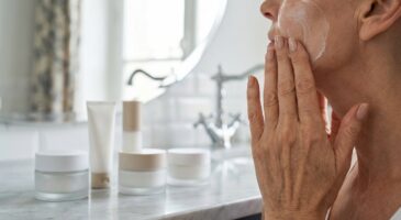 Rides profondes après 50 ans : ce top 5 de soins testés en décembre change tout en quelques semaines et l’effet avant-après choque