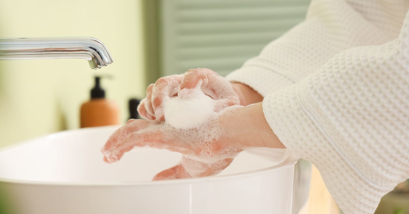 Noté 4,8/5 et vendu en pharmacie, ce gel douche « surgras » rappelé pour risque infectieux