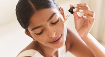 Je teste des dizaines de produits beauté chaque mois : cette routine minimaliste en 3 soins suffit (et tout le reste devient inutile)