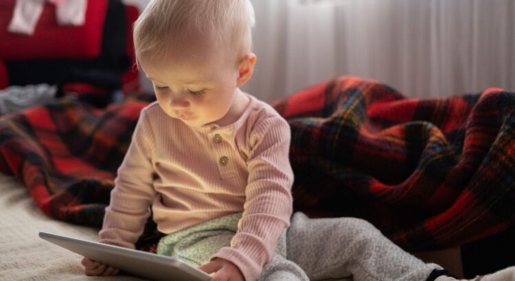Noël 2025 : toutes les tablettes enfants ne se valent pas, ces modèles allient vraiment robustesse et contrôle parental