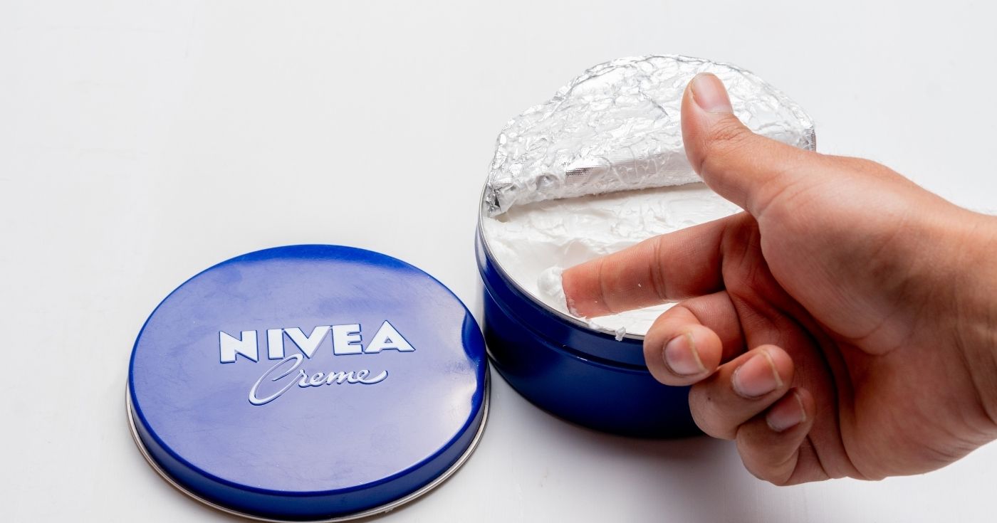 J’ai mis de la crème Nivea sur mes mains chaque soir pendant 30 jours : ces changements inattendus m’ont bluffée