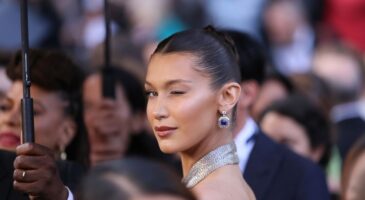 Bella Hadid ressort ce it-bag Miu Miu : 1800 € neuf et 1550 € en seconde main, ce sac de 2022 qu’on croyait dépassé devient la pièce la plus désirée