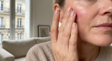 Après 60 ans, ce geste avec le blush change tout : Philippine Leroy-Beaulieu l’adopte déjà, les tutos TikTok se sont trompés