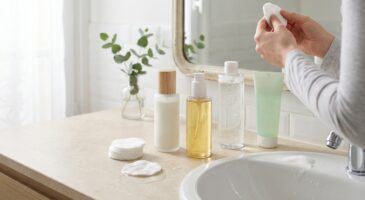 Ce geste du soir abîme votre peau : voici le démaquillant à choisir selon votre âge, votre maquillage et votre type de peau