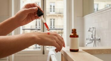 Ce nouvel actif anti-âge, 6 000 fois plus puissant que la vitamine c, unifie le teint sans les effets du rétinol