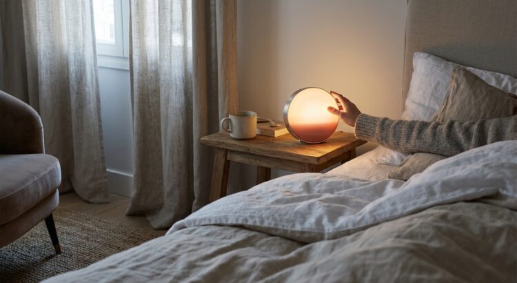 Ce réveil lumineux imite le lever du soleil : avis, grosses déceptions et vraie efficacité en hiver