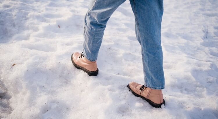 Neige à Paris : cet accessoire discret se fixe sous vos chaussures de ville et devient indispensable pour ne pas chuter