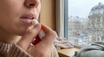 Froid, lèvres qui craquent : ce soin lèvres spécial hiver stoppe les gerçures net (si vous l’appliquez au bon moment)