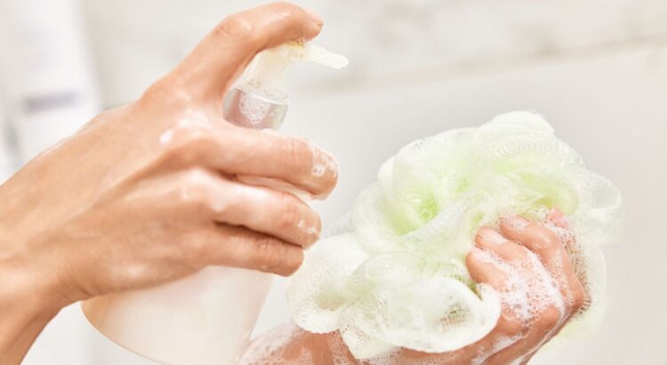 Ce gel douche de supermarché à 2€ a la même composition que ce best-seller de parapharmacie à 15€