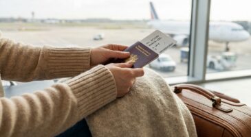 Ni jean, ni legging : ce pantalon chic est devenu le must-have en Business Class dans les avions