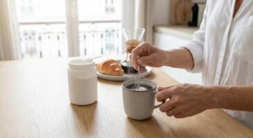 Rides profondes : cette poudre à moins de 20€, à ajouter à votre café, lisse les ridules de l&rsquo;intérieur, selon les nutritionnistes