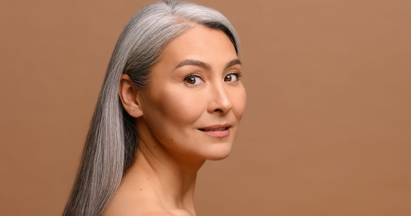 Rides profondes après 50 ans : oubliez le rétinol, cet ingrédient coréen est le secret anti-âge des dermatologues de Séoul