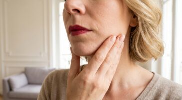 À plus de 50 ans, Gwyneth Paltrow adopte ce geste make-up anti-âge viral sur TikTok qui lifte le visage en 2 minutes