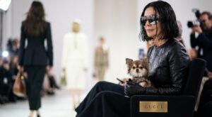 Adieu à ses longueurs mythiques : Demi Moore affiche chez Gucci cette coupe courte radicale qui relance une question taboue