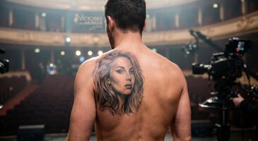 aux grammy 2026, ce tatouage géant dans le dos de justin bieber pour hailey affole les fans et relance les rumeurs de couple