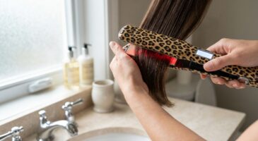 Ce lisseur infrarouge signé Corioliss change vos cheveux en 5 minutes (et vous évite ces lissages qui les abîment trop)