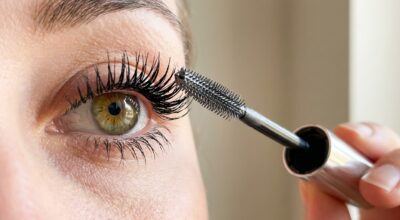 Ce mascara effet extensions fait des cils plus longs spectaculaires en un geste (et vous fait regretter la tendance regard nu)