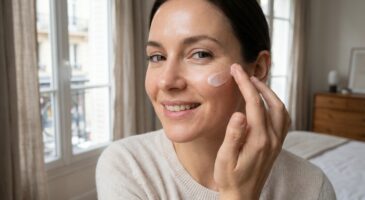 Ce secret de maquilleurs noté excellent sur Beauté Test efface les traces de fatigue et rend le visage lumineux sans fond de teint
