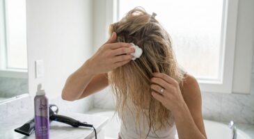 Cheveux fins qui retombent en 2 h : ce produit Wella à 17 € donne un volume immédiat que les coiffeurs gardent pour leurs clientes