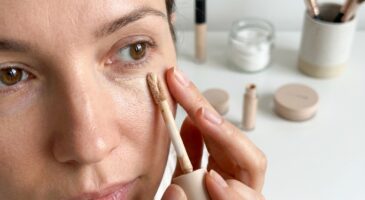 Je n&rsquo;utilise plus que ce produit teint Rimmel à 8 € : il sauve les regards fatigués et tient 24 h sans filer dans les plis