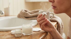 Lèvres gercées tout l’hiver : cette routine de nuit d’une spécialiste pourrait enfin les réparer pendant votre sommeil