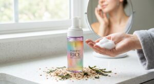 « Ma peau n’a jamais autant brillé » : cette nouveauté Byoma à moins de 20 € change tout dès l’étape du nettoyage