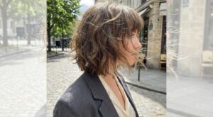 Marre du carré lisse : cette coupe courte 2026, tendance et texturée, va s’imposer partout dans les salons dès le printemps