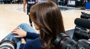 Meghan Markle brise le protocole : ce détail capillaire des années 2000 vu au match NBA fait déjà paniquer les coiffeurs