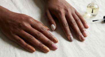 Peaux foncées : ces teintes de vernis nude qui illuminent les mains et corrigent une erreur que presque toutes font