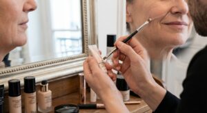 Rides du sourire : ce produit de teint conseillé par un pro les floute en secondes si vous l’appliquez à cet endroit précis