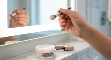 Si votre mascara finit toujours sous les yeux, ce geste avec cette poudre révélé par une maquilleuse sur TikTok