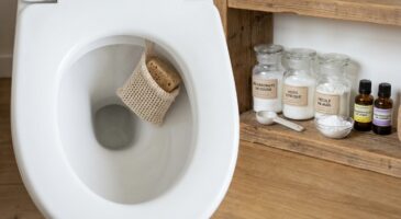 Toilettes fraîches 15 jours sans Javel : ce petit mélange à faire soi‑même remplace tous vos blocs du supermarché
