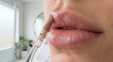 Volume des lèvres sans chirurgie : ce soin repulpant qui affole TikTok en 2026 pousse même certaines à délaisser les injections
