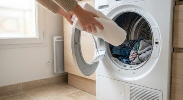 Votre sèche-linge tourne trop longtemps : cet accessoire de salle de bain fait gagner 20 min et allège la facture