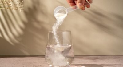 Collagène marin Aroma-Zone : voici l&rsquo;heure exacte à laquelle il faut le prendre pour voir de vrais résultats