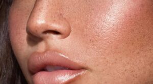 Alerte nouveauté produit : ce SPF50+ promet de tout changer contre les taches et les rides