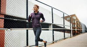 Marathon de Paris 2026 : ces écouteurs à éviter absolument sur 42 km (et ceux qui vous épargneront la disqualification)