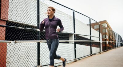 Marathon de Paris 2026 : ces écouteurs à éviter absolument sur 42 km (et ceux qui vous épargneront la disqualification)