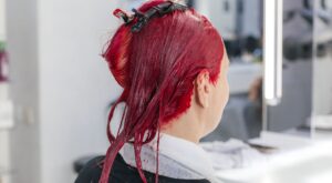 Chez le coiffeur, Louane fond en larmes : ce changement de coupe avant son mariage fait réagir les réseaux sociaux