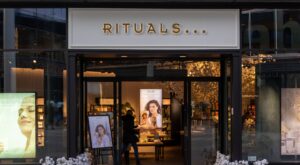 On a passé les crèmes corps Rituals au crible : voici celles qui hydratent vraiment (et celles qui ne font que sentir bon)