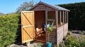 Mais pourquoi les abris de jardin de 4,99m² s&rsquo;arrachent en magasin cette année ? La raison est surprenante