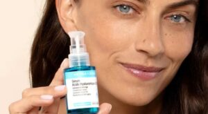 Aroma-Zone : Ce sérum anti-âge à moins de 6 euros fait littéralement trembler les marques de luxe
