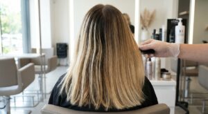 Ce balayage qui cartonnait en 2016 vous vieillit en 2026 : ce que cette coloriste conseille d’arrêter net sur vos longueurs
